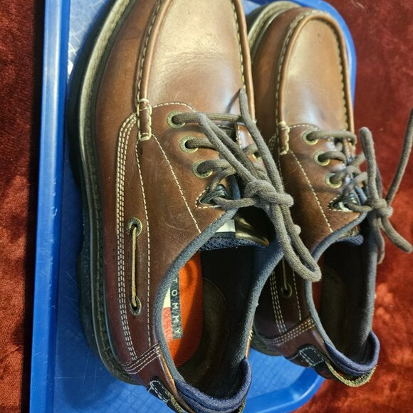 men's size 10 medium Tommy Hilfiger leather boat shoes great condition